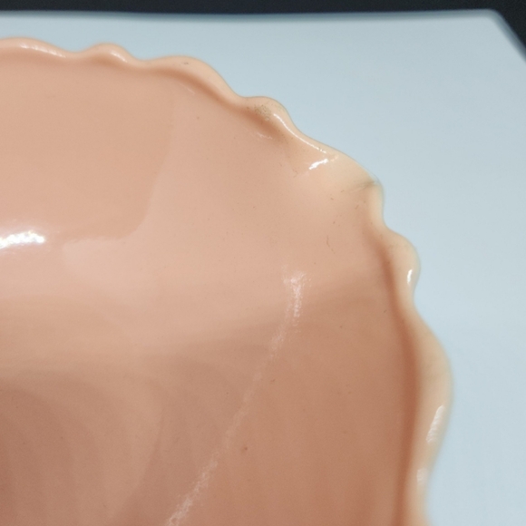 Anchor Hocking Handled Heart Bowl Oyster and Pearl White with Pink, 1938-1940 - Picture 11 of 12